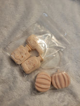 Load image into Gallery viewer, Autumn Court - Wax Melt
